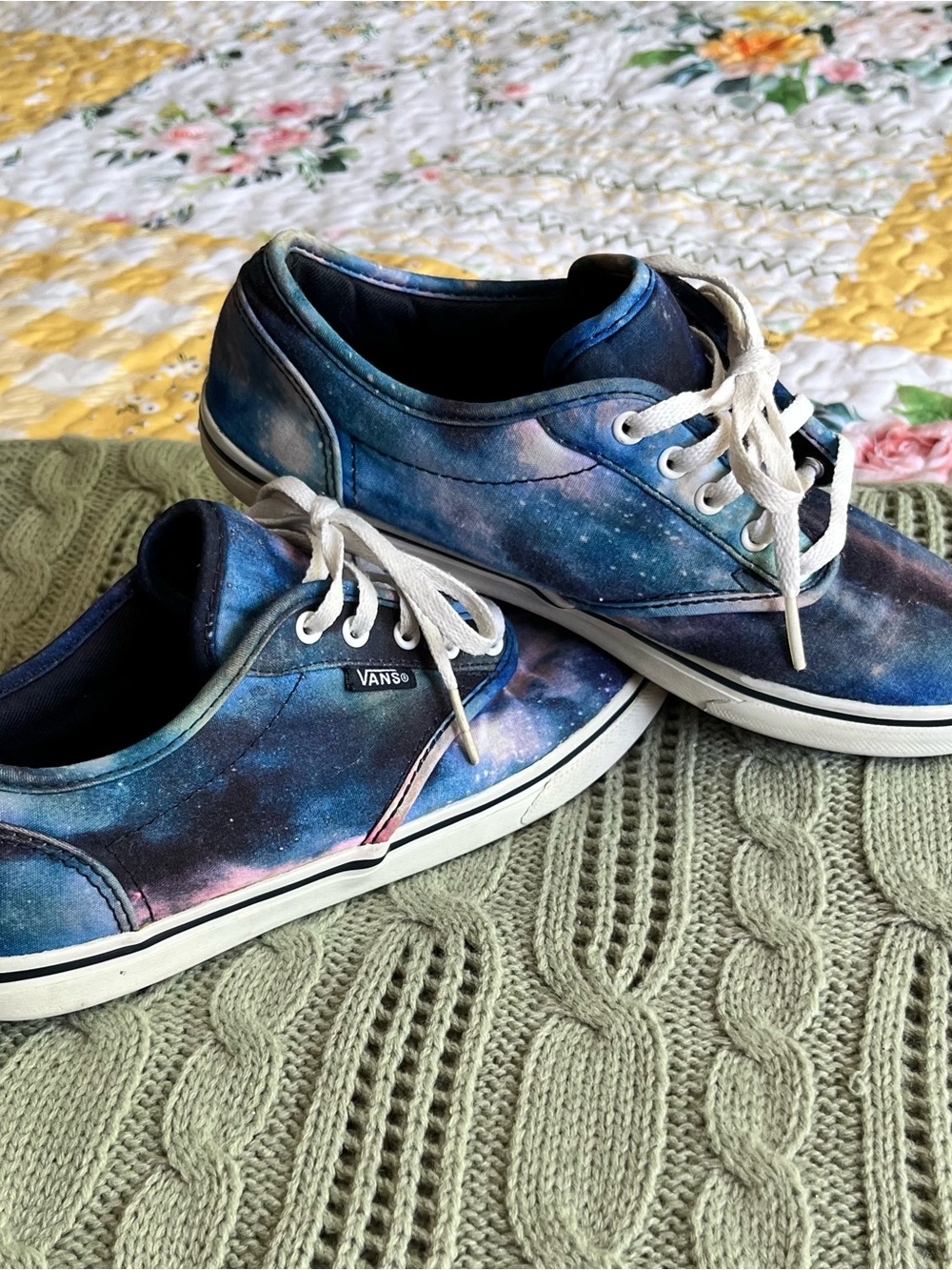 Vans Galaxy Print Low-Top Sneakers in Blue, Purple, Pink GUC Women’s 6.5